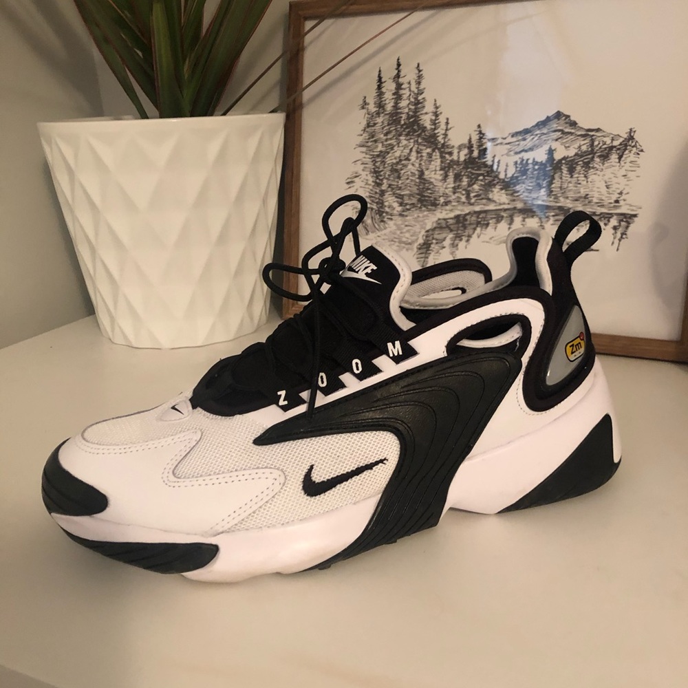 NIKE ZOOM 2k WMNS SIZE 8.5 BRAND NEW NEVER WORN